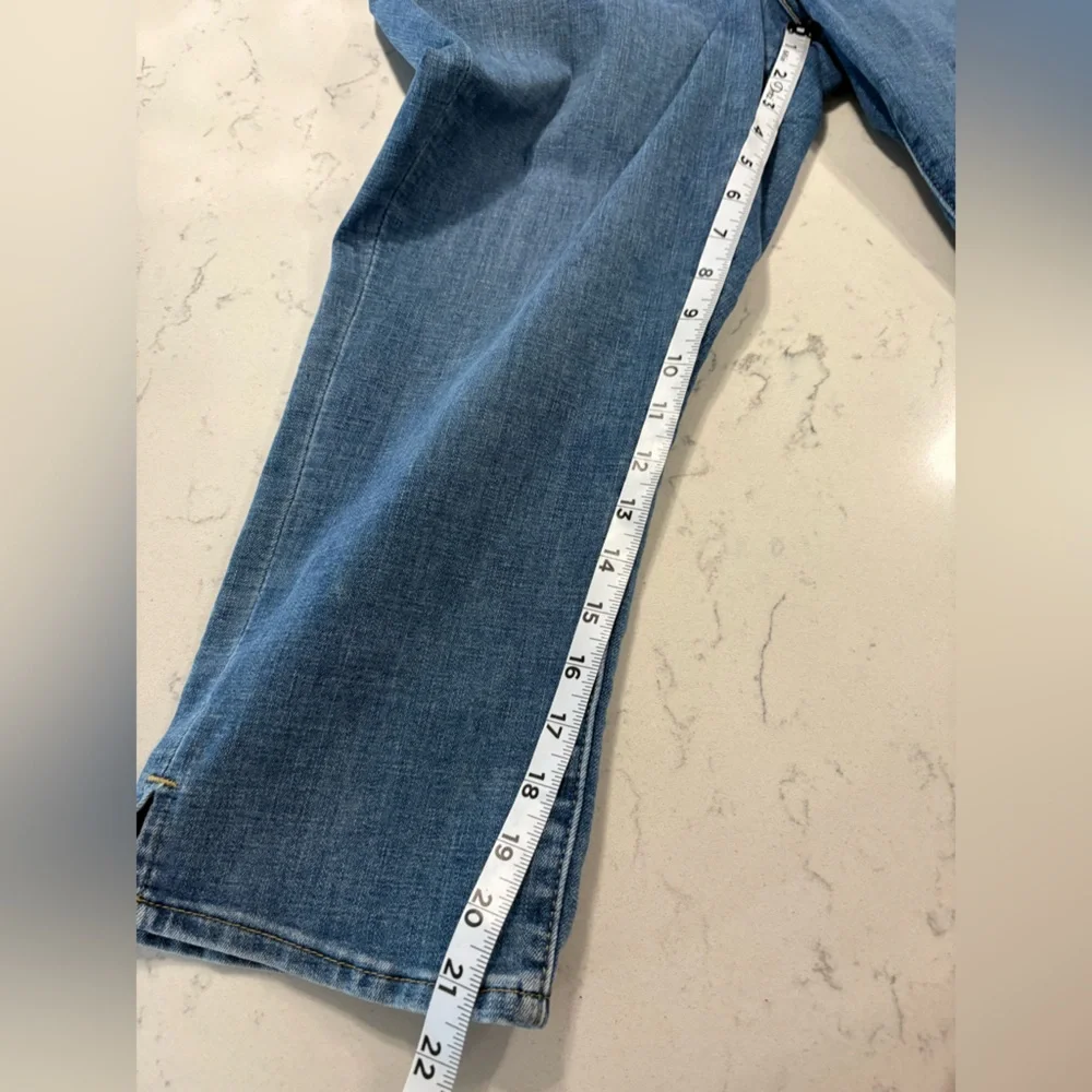 Levi's Women’s Classic Capri Jeans Size 12 - Picture 8 of 10